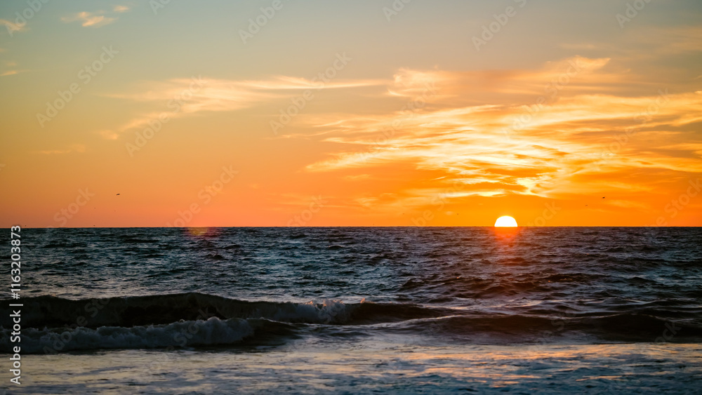 Obraz premium sunset over the sea