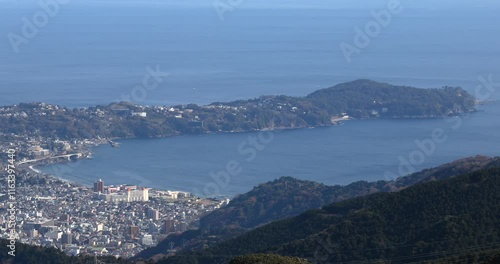 半島と街を見下ろす風景。