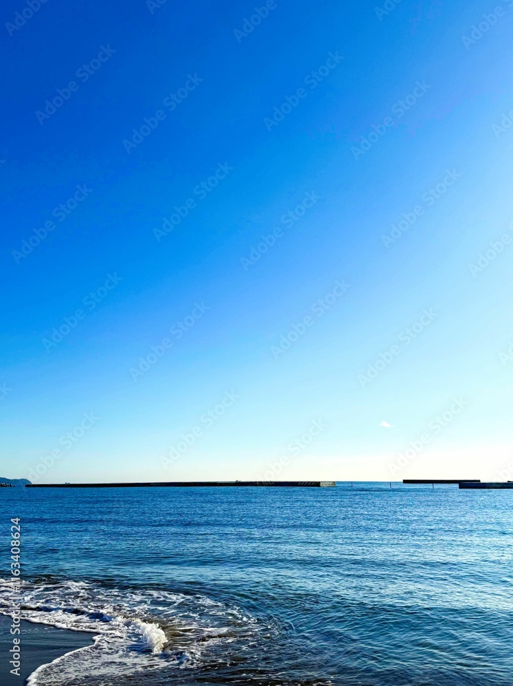 Fototapeta premium 波打ち際から見る海