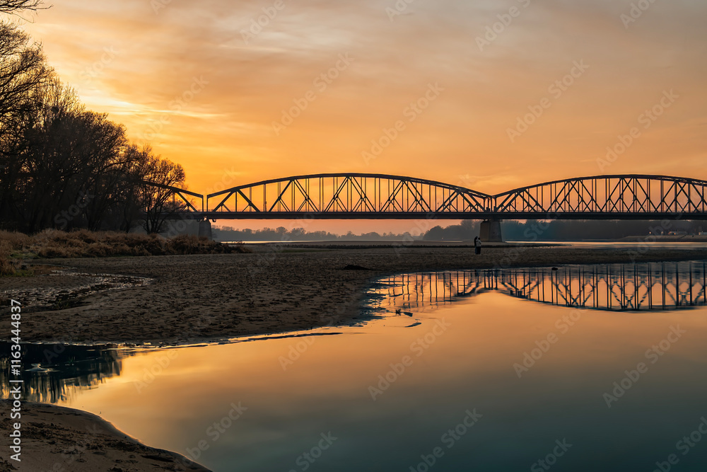 Naklejka premium noc, woda, niebo, rzeka, morski, gród, sundown, krajobraz, jezior, architektura, brydż, podróż, wieczorny, europa, dzisiejszy wieczór, chmura, lampki, dom, charakter, czółno, oceanu, miasteczko, iskra