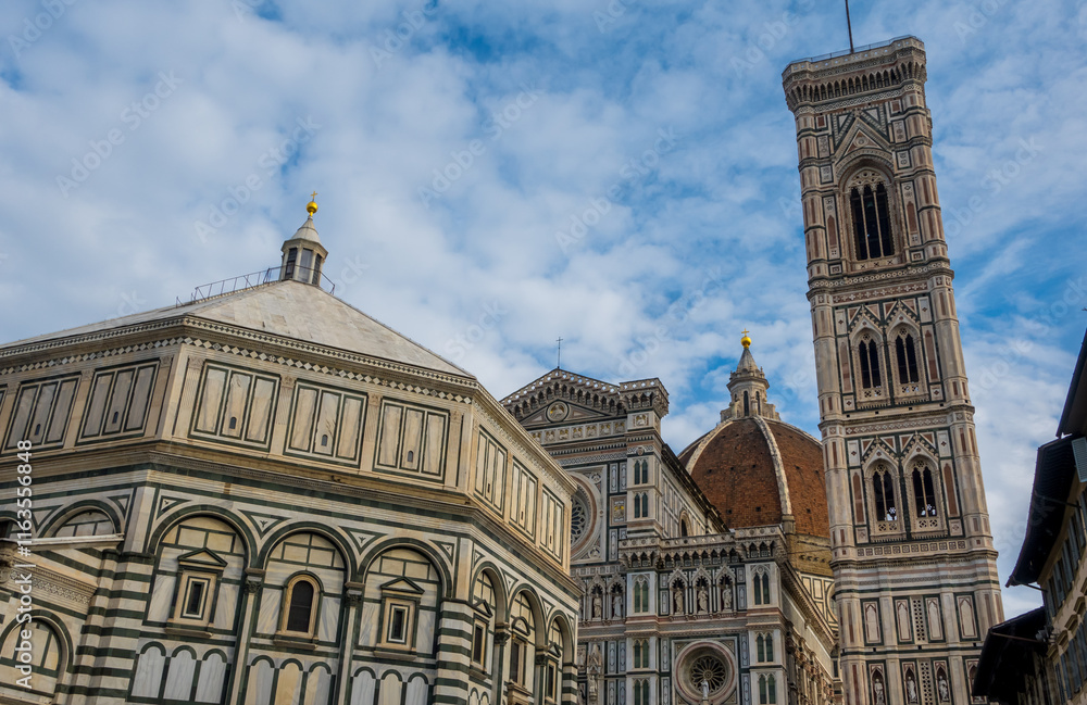 Fototapeta premium Low-angle view of Cathedral of Santa Maria del Fiore (Duomo) in Florence, Italy