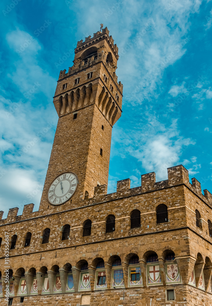 Fototapeta premium Low-angle view of the Old Palace (Palazzo Vecchio) seen from the Uffizi Galleries