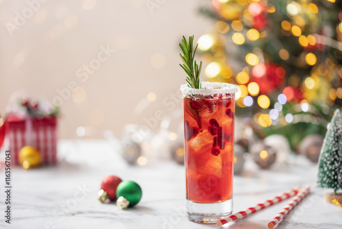 Fotografia Festive alcoholic cocktail Mr Claus with  pomegranate and vodka in highball on t
