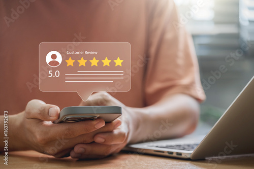 фотографія Customer Review and Feedback Rating on Smartphone