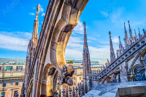 Obraz na płótnie The view through the stone decorative elements on the roof of Milan Cathedral, Italy w salonie
