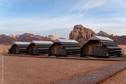 Obraz na płótnie Wadi Rum, Jordan: Bedouin camp in the desert of Wadi Rum area in southern Jordan in the middle east. w salonie