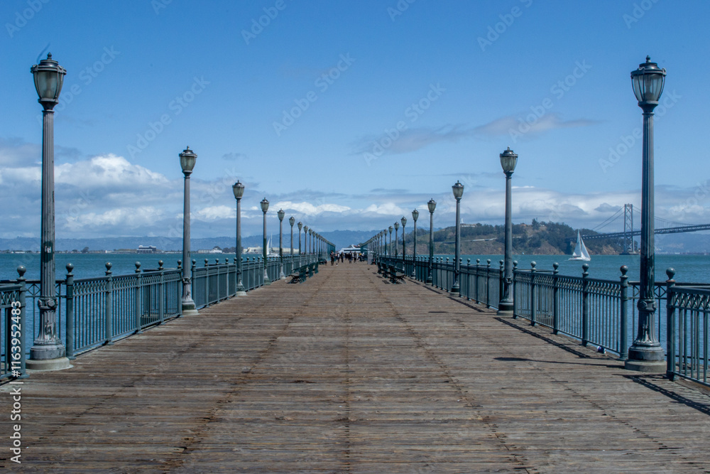 Fototapeta premium pier in the sea