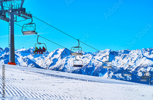 Obraz na płótnie The system of ski lifts on Schmitten mount in Zell am See, Austria w salonie