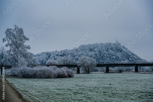 Ein kalter Wintertag an der niederbayerischen Donau photo