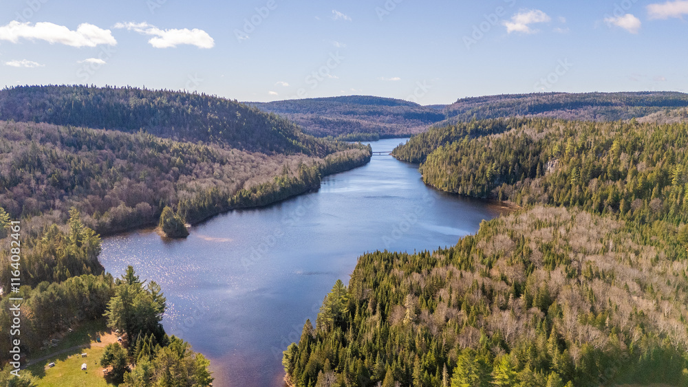 Le parc de la Mauricie pendant l'automne au Quebec Canada Le parc de la Mauricie pendant l'automne au Quebec Canada