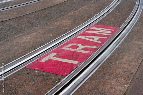 Hinweis auf Gefahr durch die fahrende Küstenstraßenbahn, Kusttram durch den markanten Schriftzug Tram in der Innenstadt von Blankenberge in Belgien photo