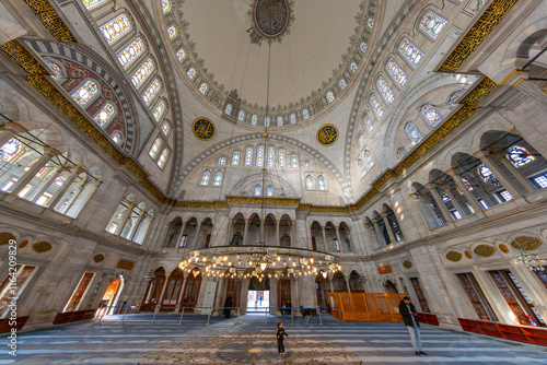 Obraz na płótnie A beautiful view of the Nuruosmaniye Camii, the mosque near the Grand Bazaar in Istanbul, Turkey w salonie