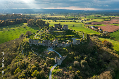 Obraz na płótnie Ancient archeological landmark in Ireland, Rock of Dunamase w salonie