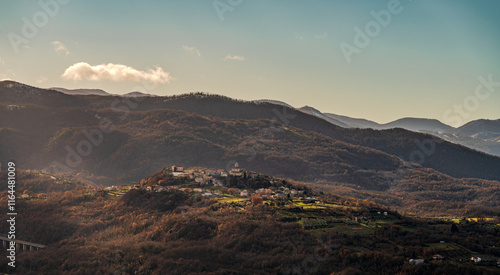 Pettoranello del Molise. View from the village of Pesche