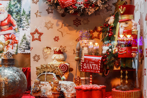Obraz na płótnie ZAKOPANE, POLAND - DECEMBER O3, 2024: A shop window decorated for Christmas with lots of beautiful toys and figurines. w salonie
