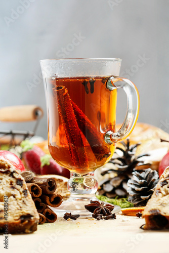 Obraz na płótnie Glass of Christmas tea with cloves and cinnamon. w salonie