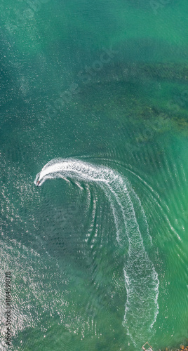 Obraz na płótnie Speed boat in the sea with wake foam on clear water w salonie