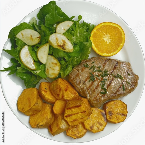 Prato em fundo branco com salada e proteína bovina photo