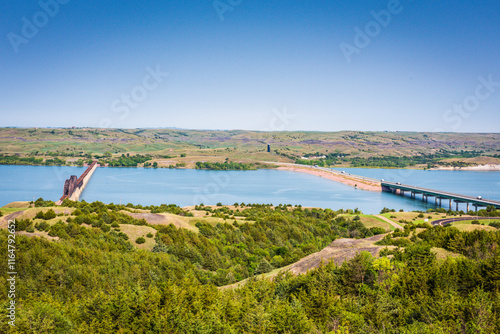 Valokuva Scenic overlook on bluffs offers views of two Missouri River Bridges in South Dakota: Chamberlain Bridge and Lewis and Clark Memorial Bridge