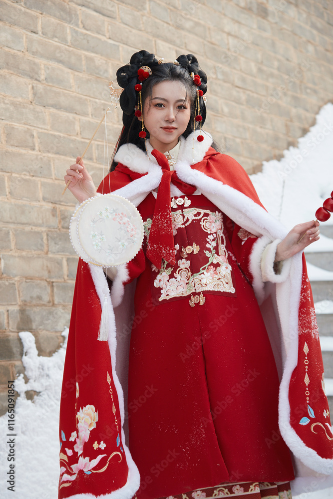 Obraz premium Asian girl wearing Chinese red Hanfu outdoors on a snowy day