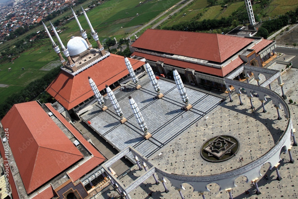Naklejka premium The Grand Mosque of Central Java in the city of Semarang is a religious tourist attraction