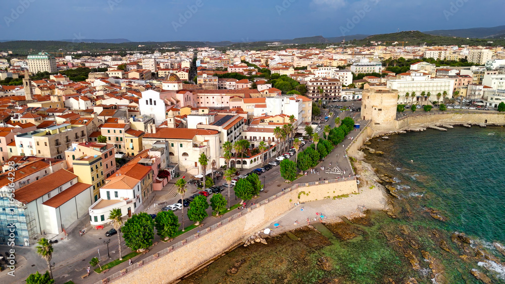 Obraz premium Aerial perspective of Alghero, showcasing the Mediterranean beauty on a warm afternoon