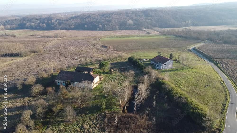 Fontanile, Mombaruzzo, colline, vigneti dal drone nel Monferrato - Asti - Piemonte - Italia Fontanile, Mombaruzzo, colline, vigneti dal drone nel Monferrato - Asti - Piemonte - Italia