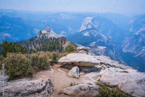 Obraz na płótnie hiking to clouds rest in yosemite, california, usa w salonie