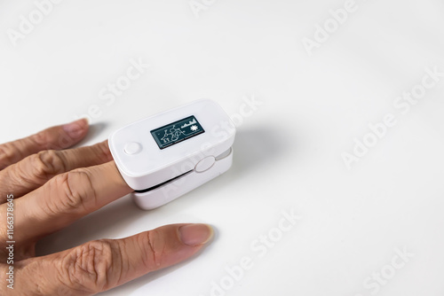 Фотография Digital fingertip oxygen meter, measures heart rate, measures blood oxygen satur