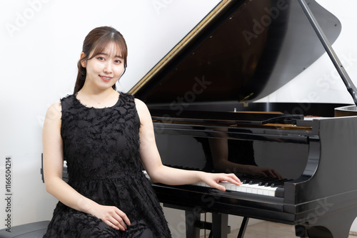 美しい日本人女性ピアニスト