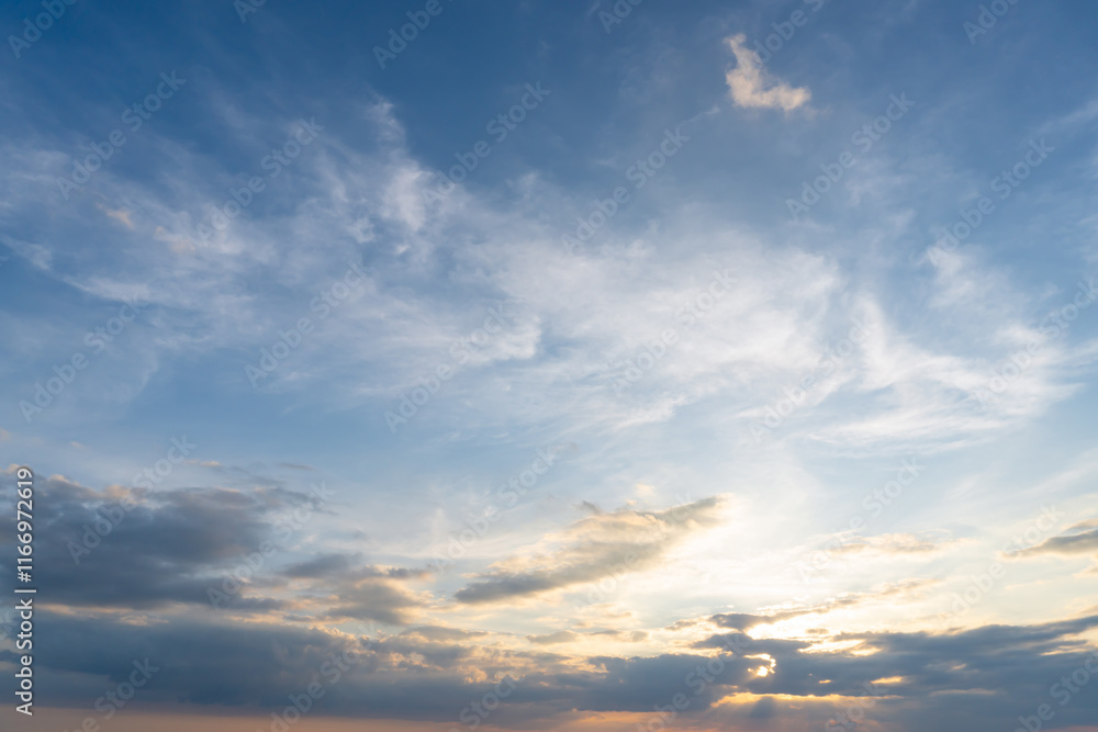 Obraz premium Beautiful morning or evening blue and orange sky with cloudy while sunsets or sunrises taken at the sea used as natural blackground texture