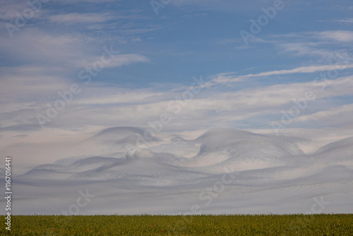 Asperitas ist eine relativ seltene Sonderform von Wolken photo