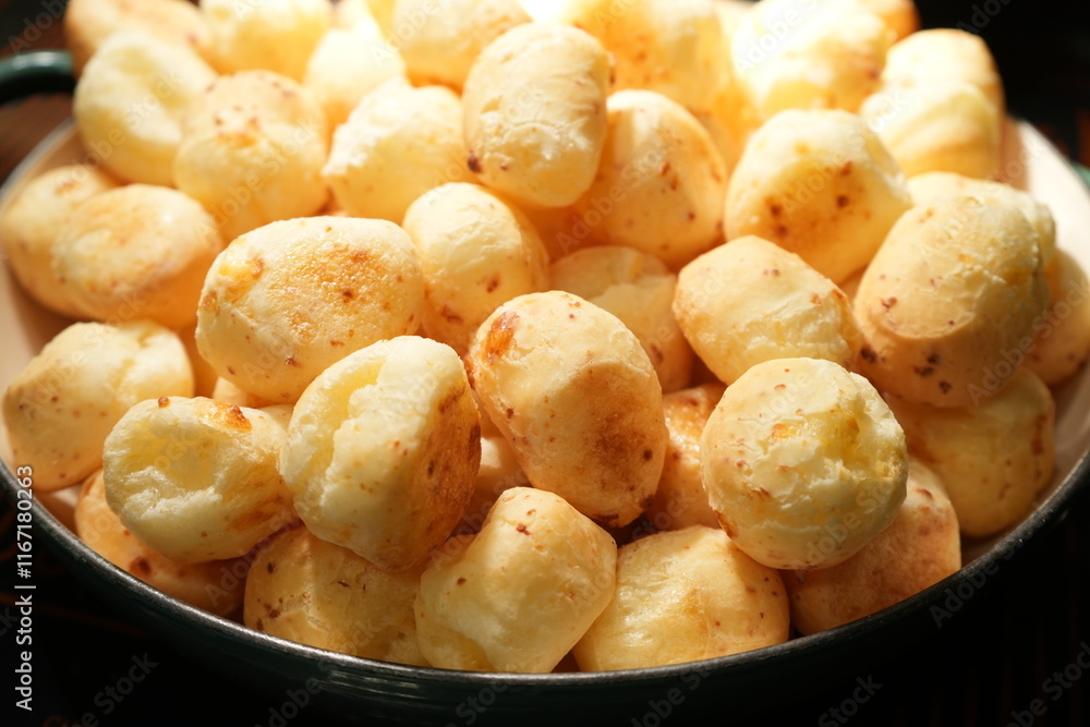 Pão de Queijo or Brazilian Cheese Balls - ポンデケージョ