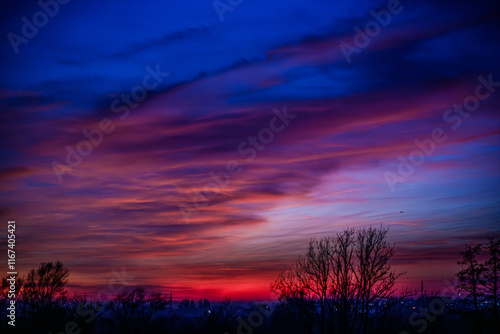 Ein farbenprächtiger Sonnenuntergang am Neujahrstag photo