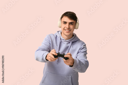 Handsome young man in headp...