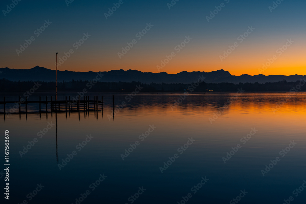 Fototapeta premium Steg am Starnberger See im Abendrot