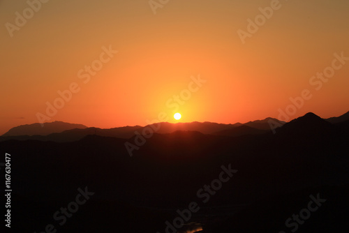 Wallpaper Mural 2025년 1월 1일 새해 일출 Torontodigital.ca