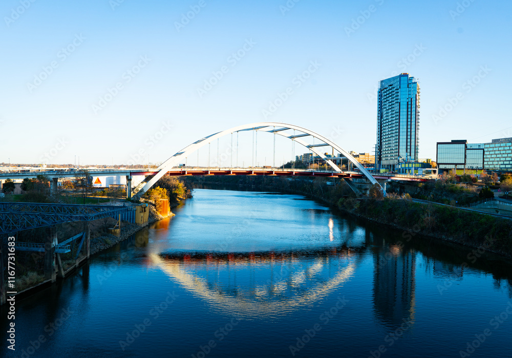 Naklejka premium Korean Veterans Memorial Bridge in Nashville Tennessee