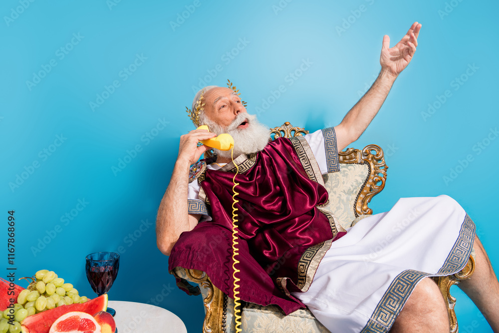 Φωτογραφία Photo of ancient wise politician theater sititng throne on athens wearing toga i