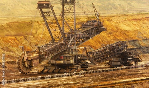 Obraz na płótnie
Large excavator in use in a coal mining area w salonie