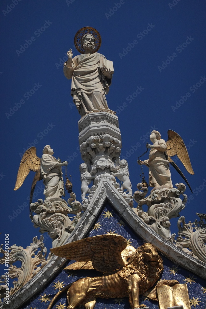 Fototapeta premium Duomo cathedral in Venice Italy
