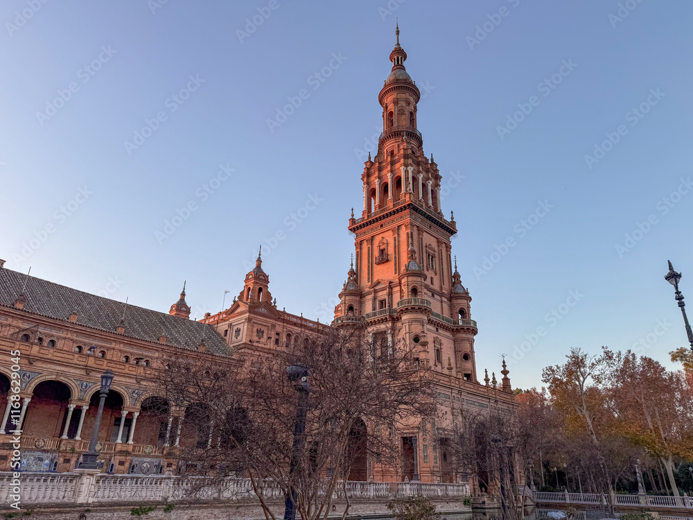 Naklejka premium Plaza Espana, Seville, with reflections in the water