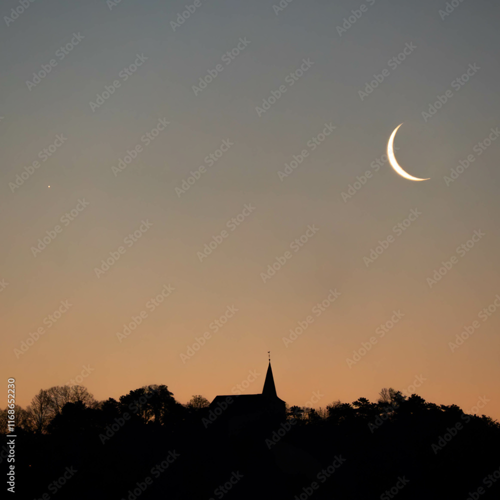 Obraz premium Florenberg Kirche bei Sonnenaufgang mit Mond