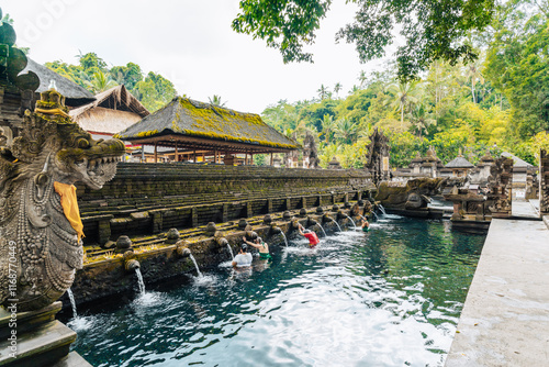 Obraz na płótnie Purification Ritual At The Holy Water Temple, Ubud, Bali, Indonesia w salonie