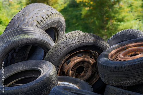 Obraz na płótnie Heap of old tyres w salonie