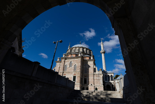 Obraz na płótnie Laleli Mosque also known a Tulip mosque. Exterior shot. Arabic text as decor (verses from Koran, muslim Holy book). Ottoman w salonie
