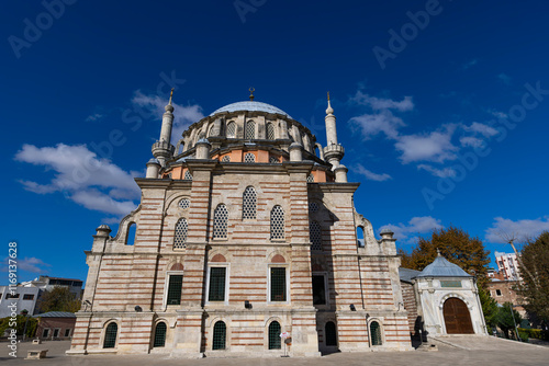 Obraz na płótnie Laleli Mosque also known a Tulip mosque. Exterior shot. Arabic text as decor (verses from Koran, muslim Holy book). Ottoman w salonie