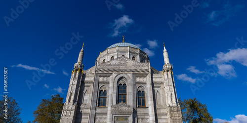 Obraz na płótnie Interior detail from Pertevniyal Valide Sultan Mosque, a 19th century Ottoman imperial mosque located in Aksaray, Istanbul, Turkey. w salonie