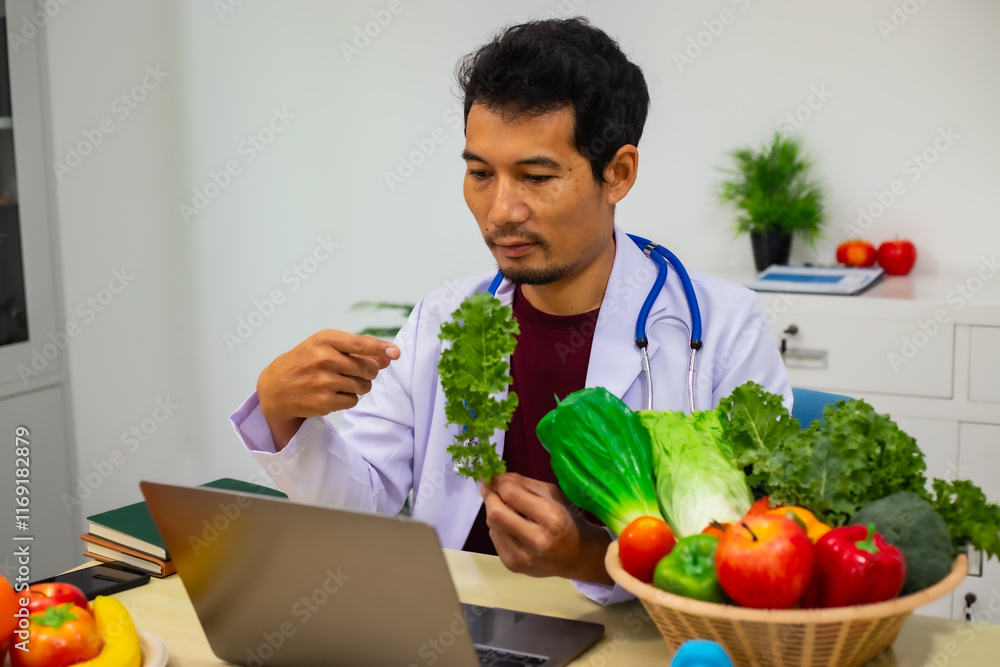 Doctors are advising patients to eat more vegetables, emphasizing health benefits such as improved digestion, improved immunity, and weight control for overall good health.