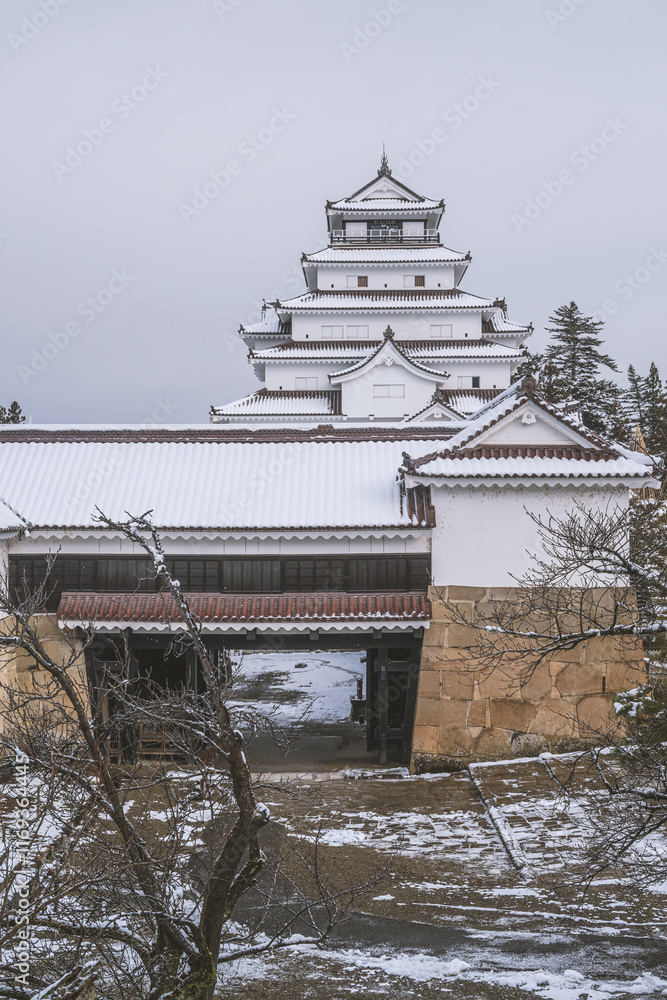 会津若松 鶴ヶ城雪景色 鉄門と天守閣 会津若松 鶴ヶ城雪景色 鉄門と天守閣